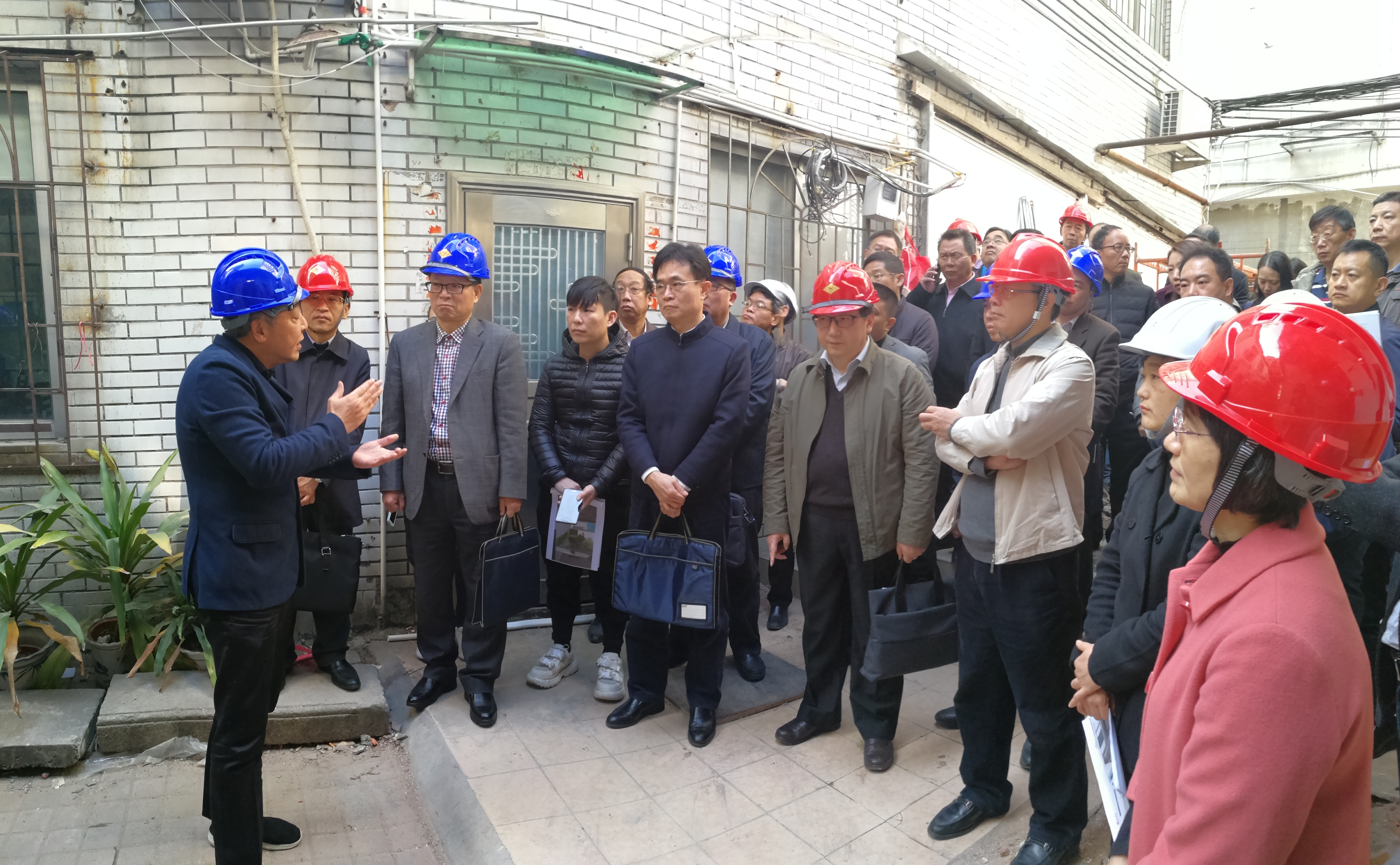 2019.1.17廣東省副省長許瑞生一行視察楊家祠升級改造項(xiàng)目1.jpg